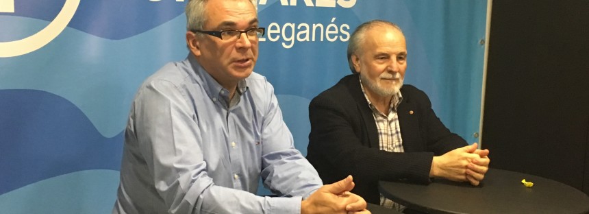 El Consejero de Políticas Sociales y Familia, Carlos Izquierdo, mantiene un encuentro con afiliados y simpatizantes en Leganés