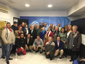 Foto de grupo con el Consejero de Políticas Sociales de la Comunidad de Madrid, Carlos Izqueirdo