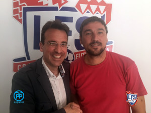 David Vázquez, presidente del Leganés Fútbol Sala junto a Miguel Ángel Recuenco, portavoz Popular