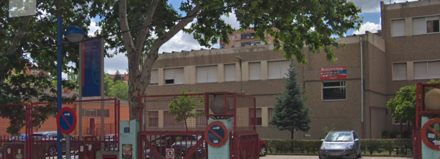 El gobierno autonómico del PP arreglará la cubierta del gimnasio del Colegio Luis de Góngora en Navidad y la del resto del centro, en verano